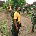 TMMD 110 Tambakrejo, TNI Bojonegoro Dan Elemen Masyarakat Usung Bongkaran Paving