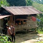 Hampir 7 Tahun Tinggal Digubuk Reot Yang Tidak Layak Huni Tanpa Listrik, Polisi Membumi Sambangi Keluarga Windra