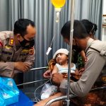 Kapolres Bungo Bersama Bripda Seri Santoso Sang Polisi Rimba Responsif, Solutif dan Edukasi Warga SAD yang Terdampak Penyakit ISPA