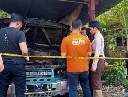 Tim Gabungan Dan Inafis Polres Gresik Lakukan Olah TKP Kebakaran Mobil Di Garasi Warga Gempol Kurung Menganti