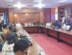 Rapat Perdana Seluruh Pengurus Baru PWI, Hendry CH Bangun: Saling Kenal dan Bekerjasama dengan Baik