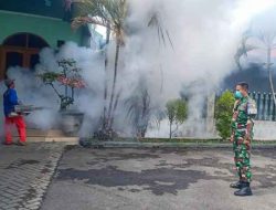 Cegah DBD, Kodim 0817/Gresik Laksanakan Fogging