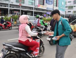 Polres Metro Tangerang Kota, BEM dan OKP Bagikan Ratusan Takjil ke Masyarakat